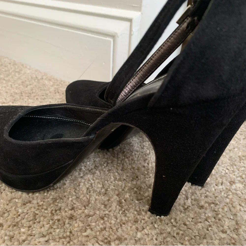 Prada Black Heels Sleek Minimalist Design - Picture 2 of 5